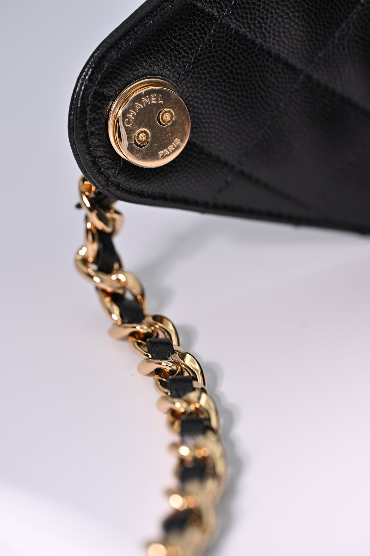 CHANEL 25 Small Handbag – Black Grained Calfskin
